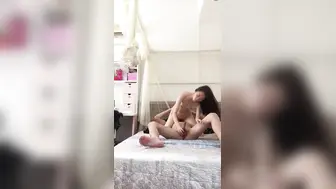 放暑假女朋友家里人都去上班了，到她闺房做爱，干到浴室，用手机自拍，1080P高清无水印