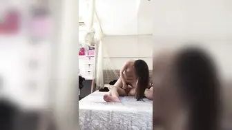 放暑假女朋友家里人都去上班了，到她闺房做爱，干到浴室，用手机自拍，1080P高清无水印