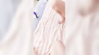 无套蹂躏人妻，露脸黑丝情趣诱惑，多体位爆草抽插，边草边玩骚奶子，淫声荡语直接内射中出，精彩刺激别错过