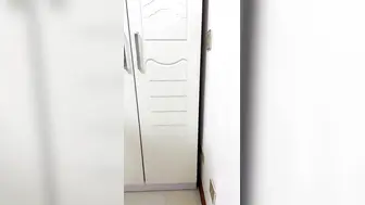 站立深喉插嘴【下】被憋得两眼生泪，换个角度口交，舔菊花卖力吃鸡，深喉到想吐，上演嘴强王者