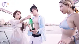 夏日游艇_海上激情与船长一起高潮_金宝娜