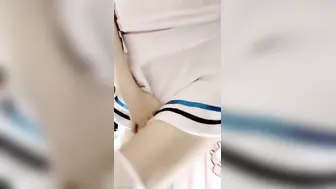 可爱学妹撅着屁股被哥哥直接草起来