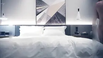 高颜值车模火辣登场，身材丰满曲线诱人，自愿互动妩媚热烈，激情动作视觉盛宴