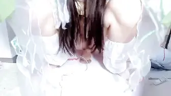 福利姬嫩穴白乎乎的小萝莉 果然嫩白是极品啊