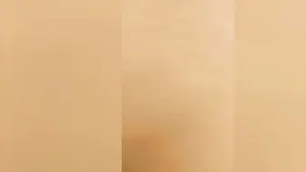 和亲姐姐乱伦 汗水顺着她白皙的脊背缓缓滑落 忍不住发出连绵不断的刺激呻吟 自拍外流