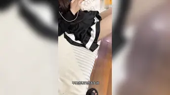 妹妹为了找亲哥拿钱买衣服，竟然主动提出，用粉嫩淫荡的肉体来交换！妹妹高潮时大喊：哥哥用力！
