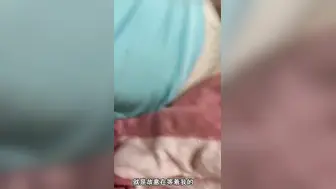 姐弟乱伦 周末弟弟趁老爸不注意竟偷偷溜进了姐姐的房间