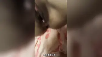 姐弟乱伦 周末弟弟趁老爸不注意竟偷偷溜进了姐姐的房间
