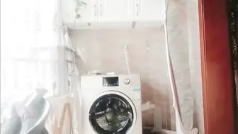 弟弟游手好闲撞见姐姐穿着性感睡衣心生歹意！