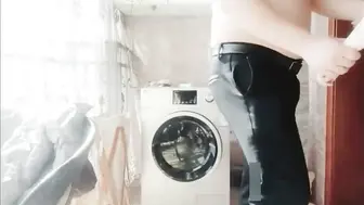 弟弟游手好闲撞见姐姐穿着性感睡衣心生歹意！