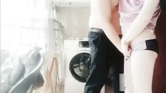 弟弟游手好闲撞见姐姐穿着性感睡衣心生歹意！