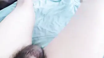 极品嫩穴骚妈，爆操老妈骚逼不够过瘾，拉着老妈来门口开着们对着外面颜射。