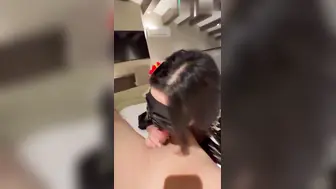 和亲姐偷偷开房让她换上和服开操，轻轻一舔就喷了好多，生过孩子了逼还这么嫩