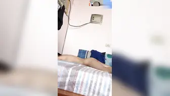 【姐弟】爸爸妈妈不在家 弟弟在家和姐姐乱伦