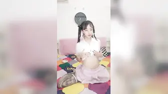 【父女】哈尔冰漂亮精神妹和干爹乱伦竟然还被打