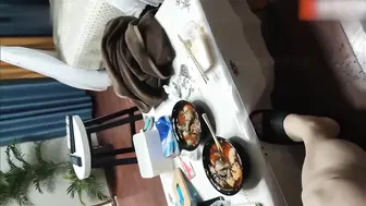中国黄金珠宝销售小姨子和姐夫偷晴，姐姐出差刚走D奶小姨子和姐夫乱伦！