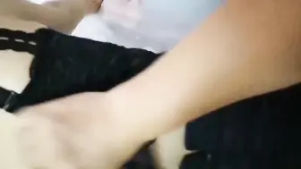 乱伦偷情，嫂子来弟弟家有事，结果被三言两语哄上