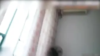 真实乱伦现场 精壮小伙和骚逼亲妈趁父亲不在从厨房干到卧室直接无套内射