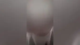 真实家庭乱伦 用脸接住我的精液 妈妈被操得奶子乱晃，嘴里发出压抑又满足的呻吟