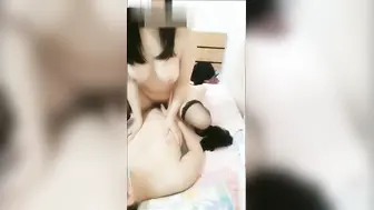 超级淫荡母子乱伦趁着老爸不在家赶快来一发