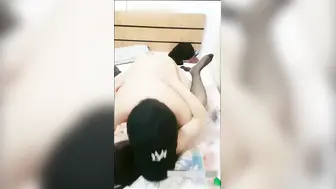 超级淫荡母子乱伦趁着老爸不在家赶快来一发