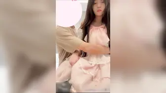 少女萝莉又出去工作约炮了，发育的真好，奶子真大又白嫩