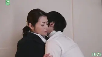 π1073 熟女领导被潜记